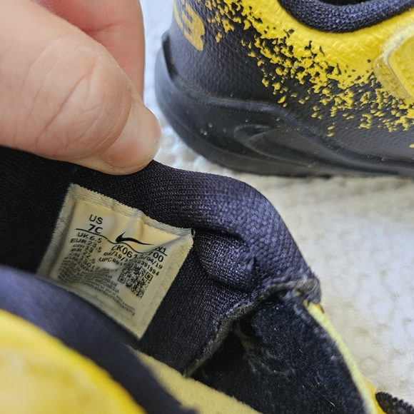 Nike LeBron 17 AutoVelcro 'Chrome Yellow'. Toddler. Size 7C - Picture 5 of 7